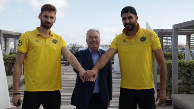 Alireza Farahani, Juan Ruiz y Mojtaba Mirzajanpour, en el Hotel Santa Catalina./ CV GUAGUAS Alireza Farahani, Juan Ruiz y Mojtaba Mirzajanpour, en el Hotel Santa Catalina./ CV GUAGUAS