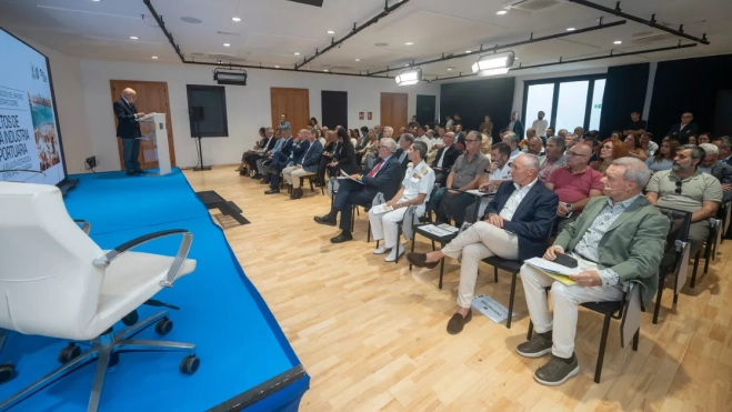 Asistentes a la presentación del estudio sobre los restos de la industria portuaria. / CABILDO DE GRAN CANARIA Asistentes a la presentación del estudio sobre los restos de la industria portuaria. / CABILDO DE GRAN CANARIA