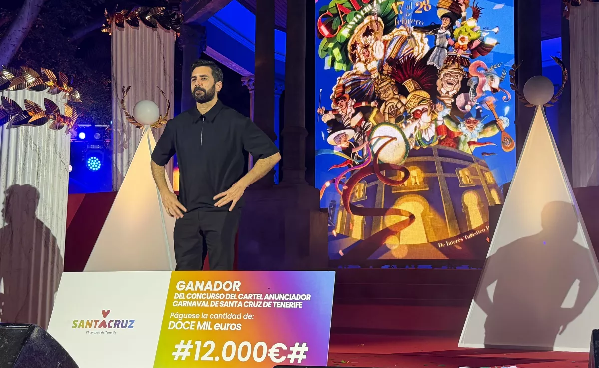Nareme Melián firma su tercer cartel del Carnaval de Santa Cruz de Tenerife./ Pedro Yanes (AH)