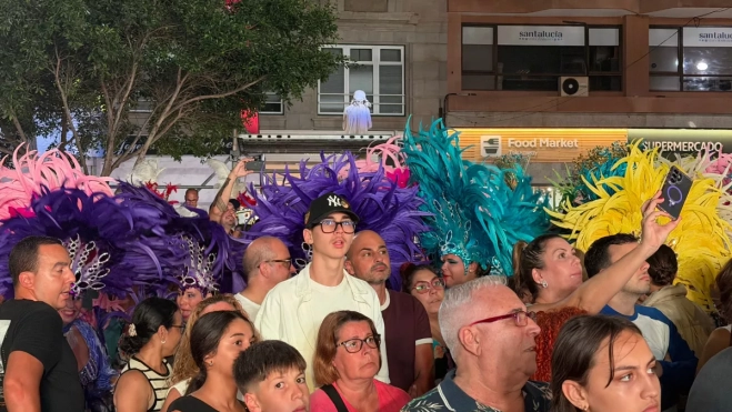 Comparsas entre el público en la Plaza del Príncipie./ Pedro Yanes (AH) Comparsas entre el público en la Plaza del Príncipie./ Pedro Yanes (AH)