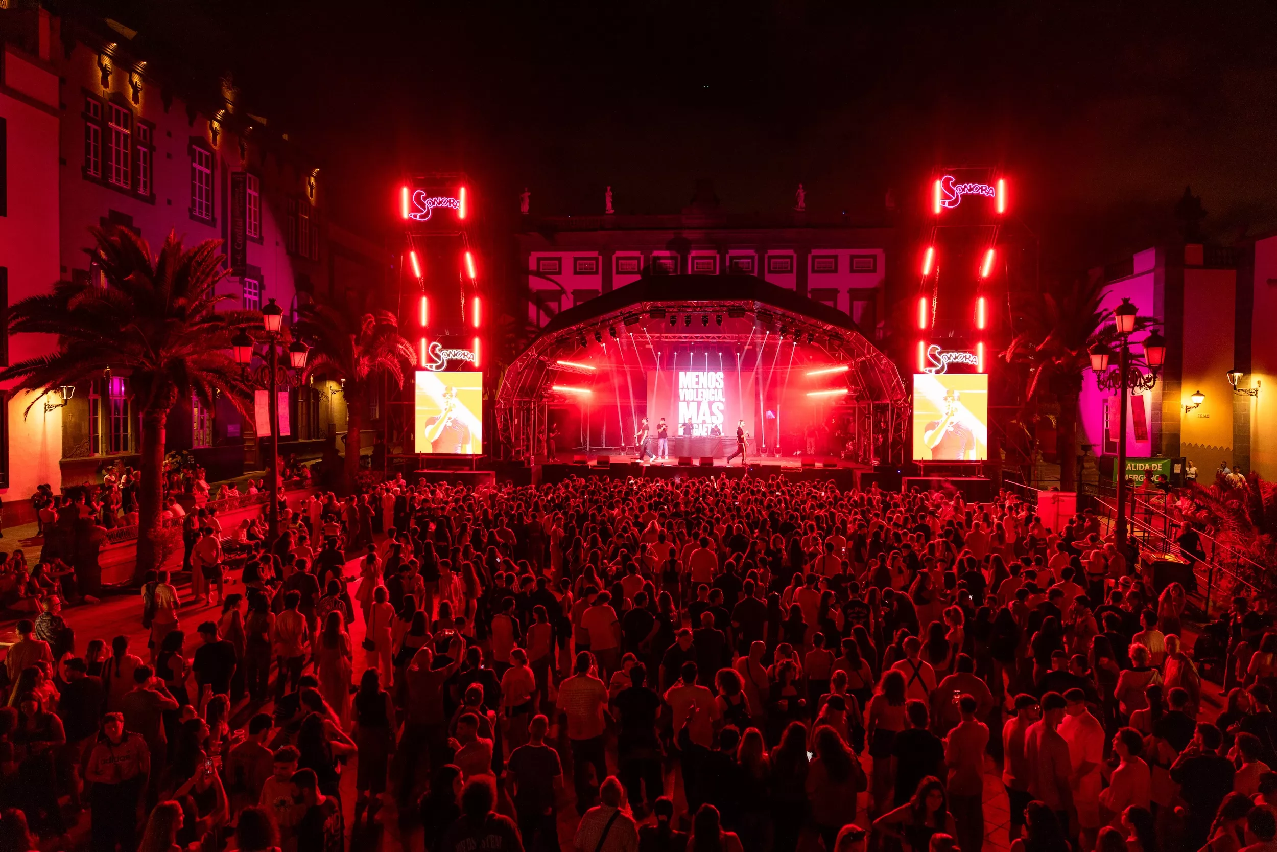El género urbano sacudió Santa Ana en la primera jornada del Festival Sonora 2026. / AH