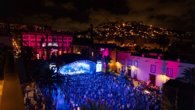 Panorámica de la Plaza Santa Ana durante la primera jornada del Festival Sonora 2026. / AH