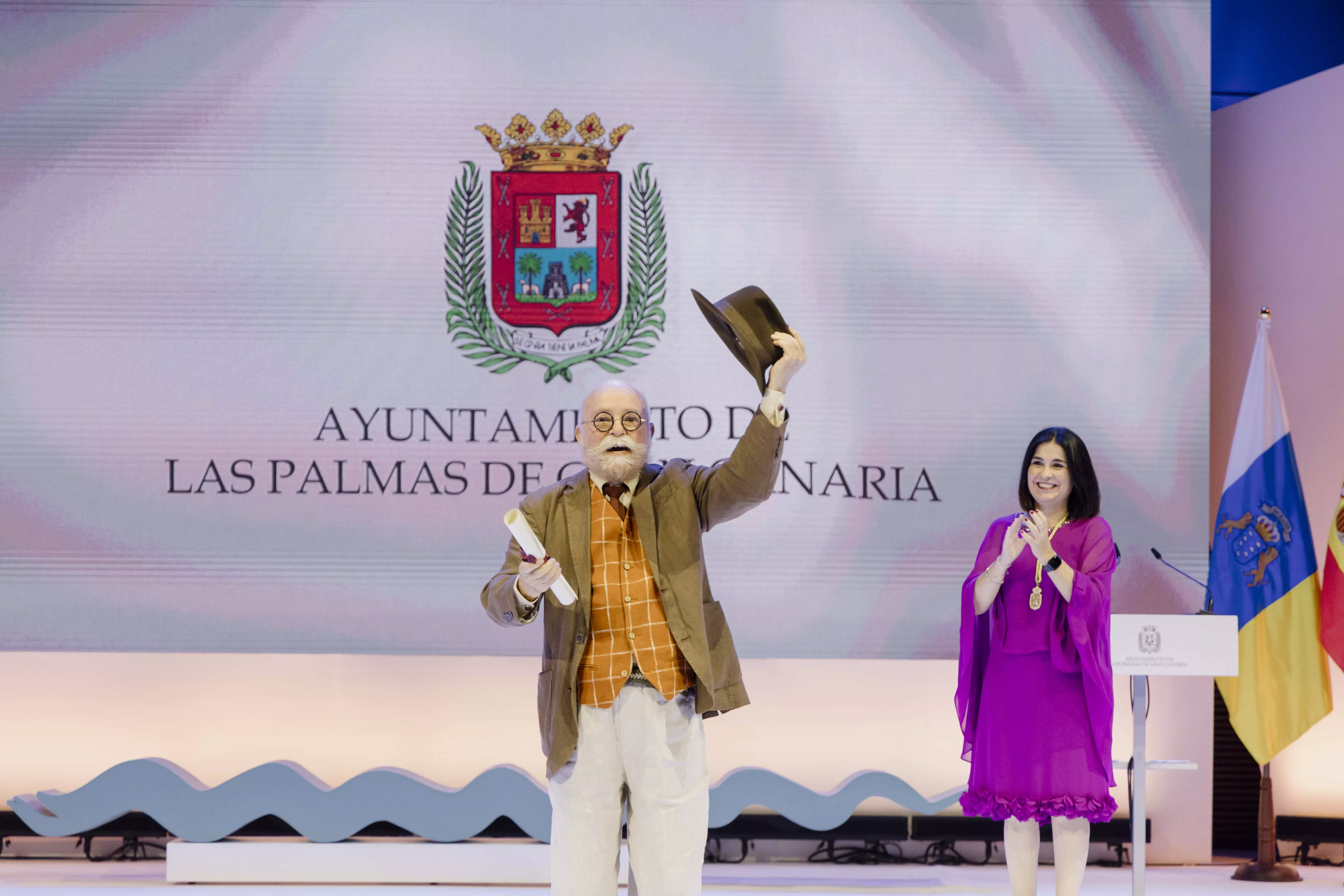 Fallece Nicolás Jiménez, el peluquero de Vegueta que peinó a María Callas y a las esposas de los astronautas del Apolo 11./ CEDIDA