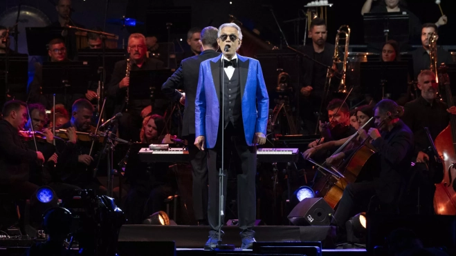 El cantante Andrea Bocelli actúa durante el festival científico Starmus. EFE/Alberto Valdés El cantante Andrea Bocelli actúa durante el festival científico Starmus. EFE/Alberto Valdés