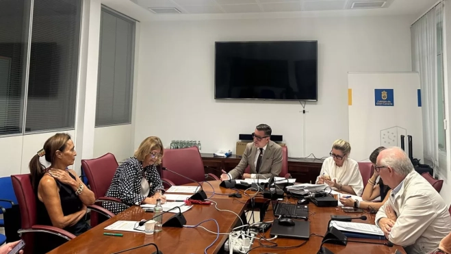 Teodoro Sosa durante su intervención en respuesta a Pepa Luzardo / ATLÁNTICO HOY - MARCOS MORENO Teodoro Sosa durante su intervención en respuesta a Pepa Luzardo / ATLÁNTICO HOY - MARCOS MORENO