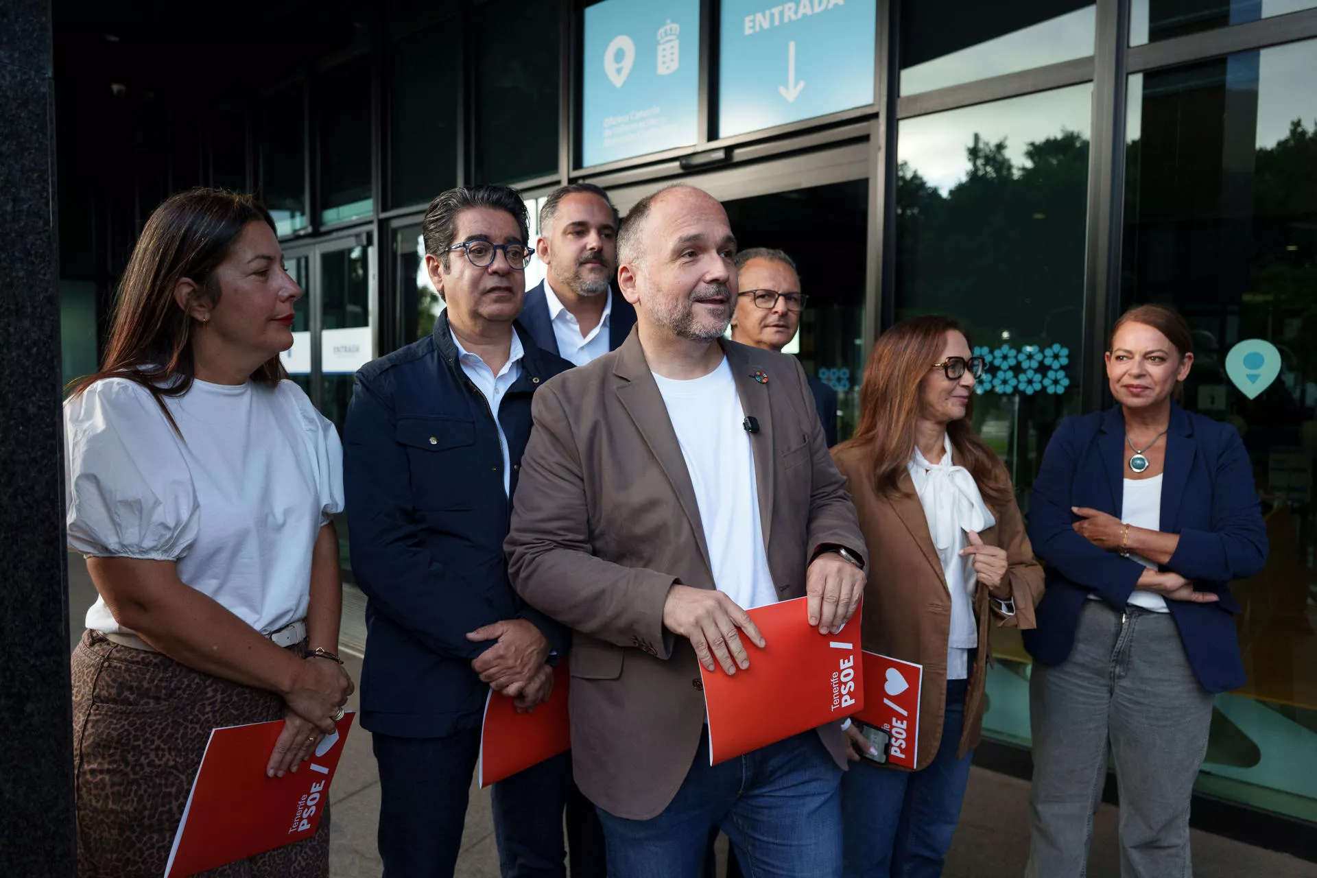 Los candidatos del PSOE al Congreso por la provincia de Santa Cruz de Tenerife registraron este jueves sus listas ante la Junta Electoral. EFE/Ramón de la Rocha