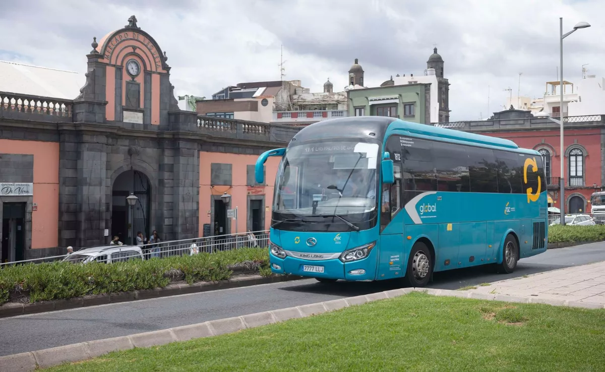 Una guagua de Global en Las Palmas de Gran Canaria / GLOBAL