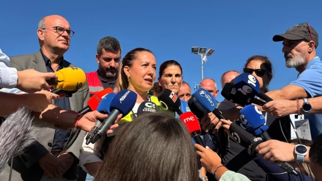 La presidenta del Cabildo de Tenerife, Rosa Dávila, durante una rueda de prensa en el simulacro de erupción volcánica / ATLÁNTICO HOY - IRENE CARTAYA