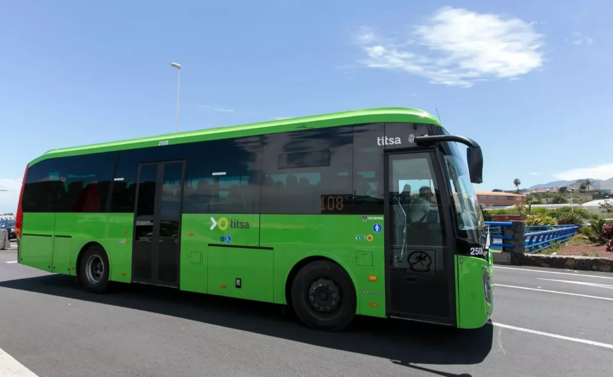 Imagen de una guagua de Titsa / CABILDO DE TENERIFE