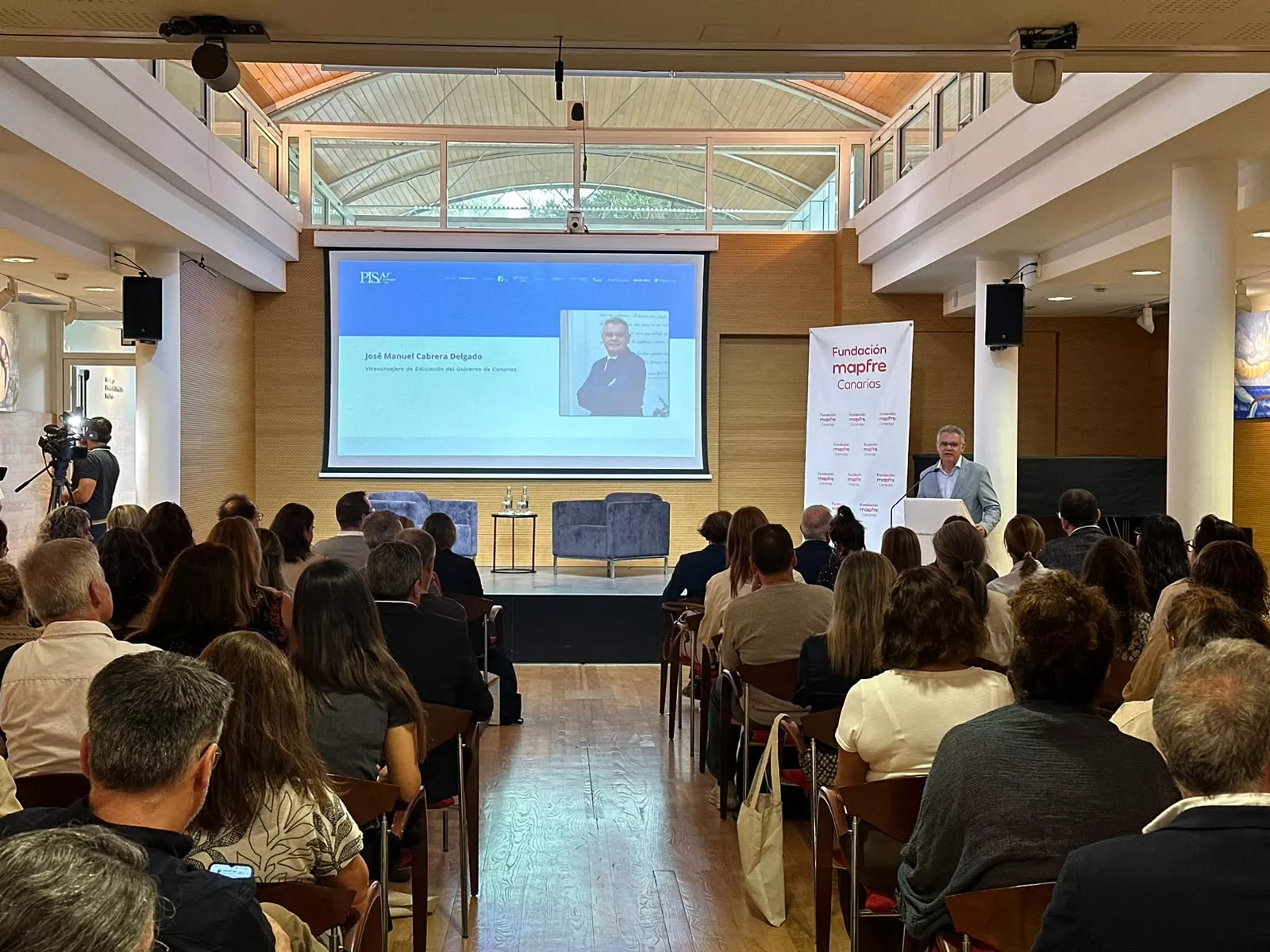 El viceconsejero de Educación del Gobierno de Canarias, José Manuel Cabrera, durante su intervención. AH