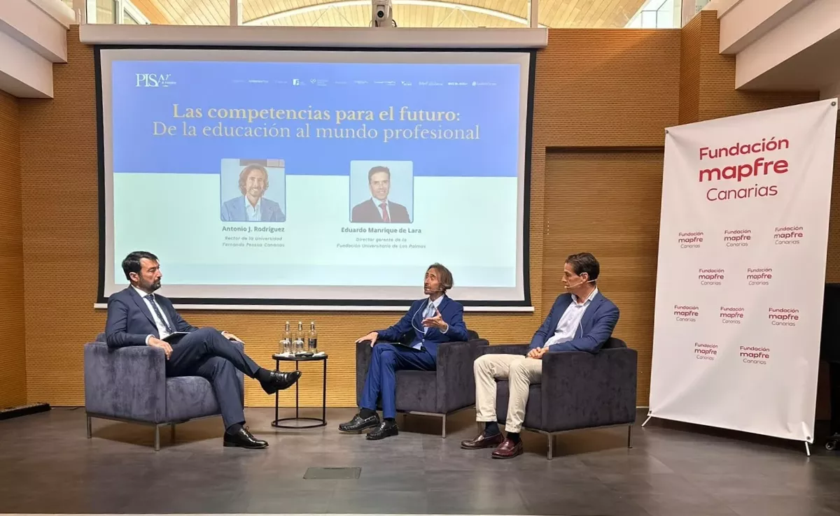 Mesa redonda con Antonio J. Rodríguez, rector de la Universidad Fernando Pessoa, y Eduardo Manrique de Lara, director general de la Fundación Universitaria de Las Palmas / ATLÁNTICO HOY