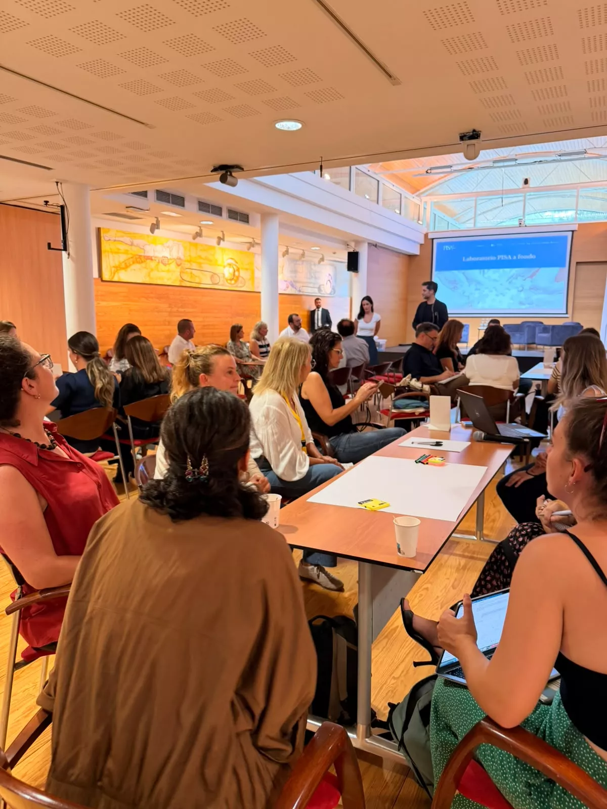 'PISAr a fondo' plantea tutorías fuera del horario escolar y apoyos que no desaparezcan al cambiar de curso para la Educación en Canarias. / AH