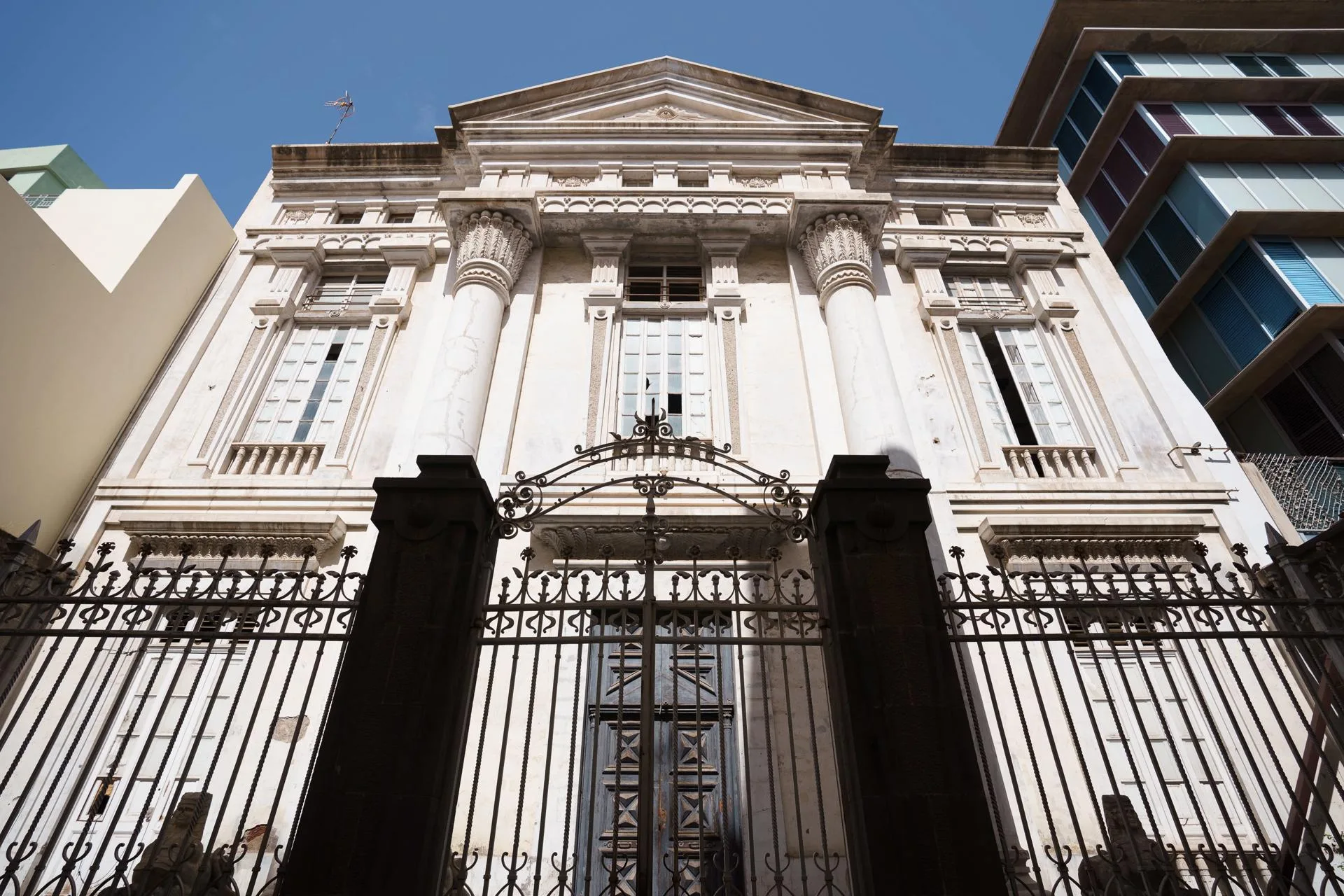 Imagen de archivo del templo masónico de la capital tinerfeña que se convertirá en un centro de visitantes. / EFE - RAMÓN DE LA ROCHA