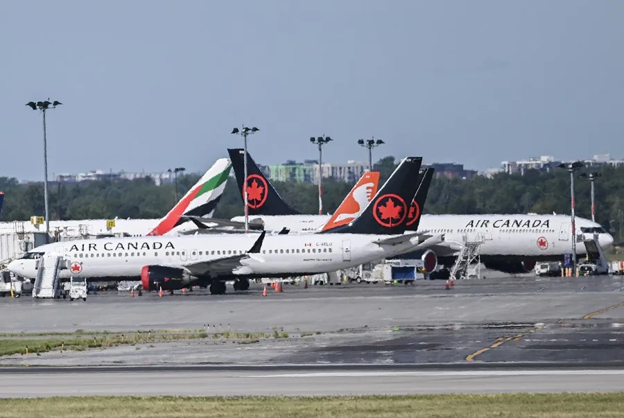 Aviones de la compañía Air Canada. EFE/EPA/Graham Hughes
