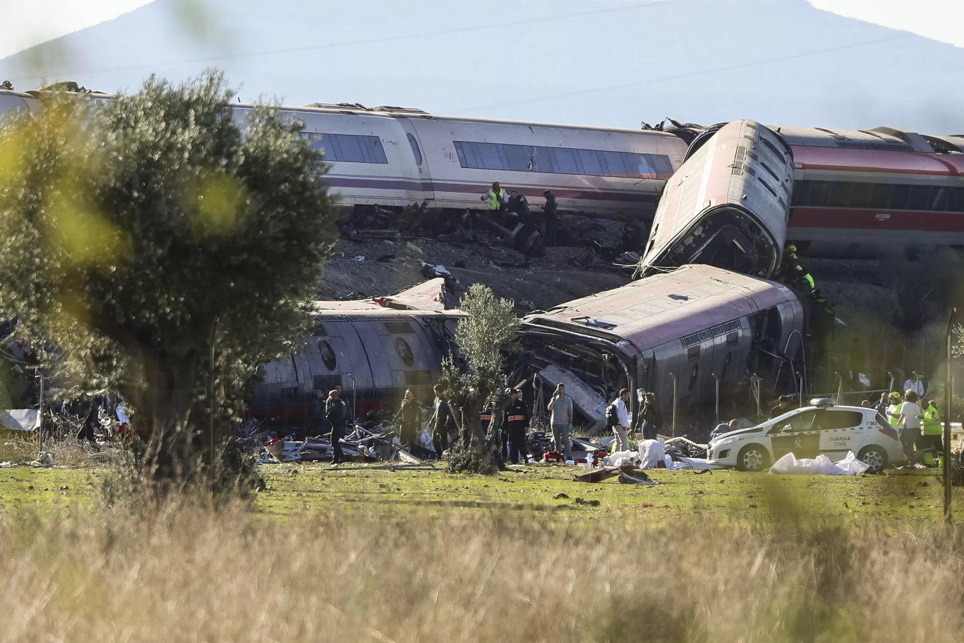 Dos trenes de alta velocidad, uno de Renfe y otro de Iryo, han colisionado a primera hora de este miércoles a la altura de la estación de Urda (Toledo). EFE