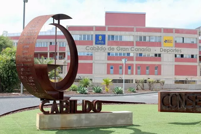 Fachada del Instituto Insular de Deportes. AH 