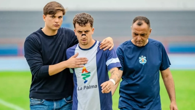 Toni Cruz júnior, durante un partido de la UD La Palma. / AH Toni Cruz júnior, durante un partido de la UD La Palma. / AH