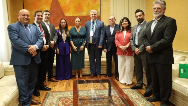 Astrid Pérez recibe a una delegación de la Cámara de Uruguay por el 300 aniversario de la llegada de los primeros canarios a Montevideo / PARLAMENTO DE CANARIAS Astrid Pérez recibe a una delegación de la Cámara de Uruguay por el 300 aniversario de la llegada de los primeros canarios a Montevideo / PARLAMENTO DE CANARIAS