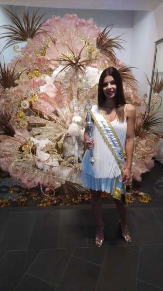 Prsicila Medina, visitando su fantasía en la Casa del Carnaval | CEDIDA