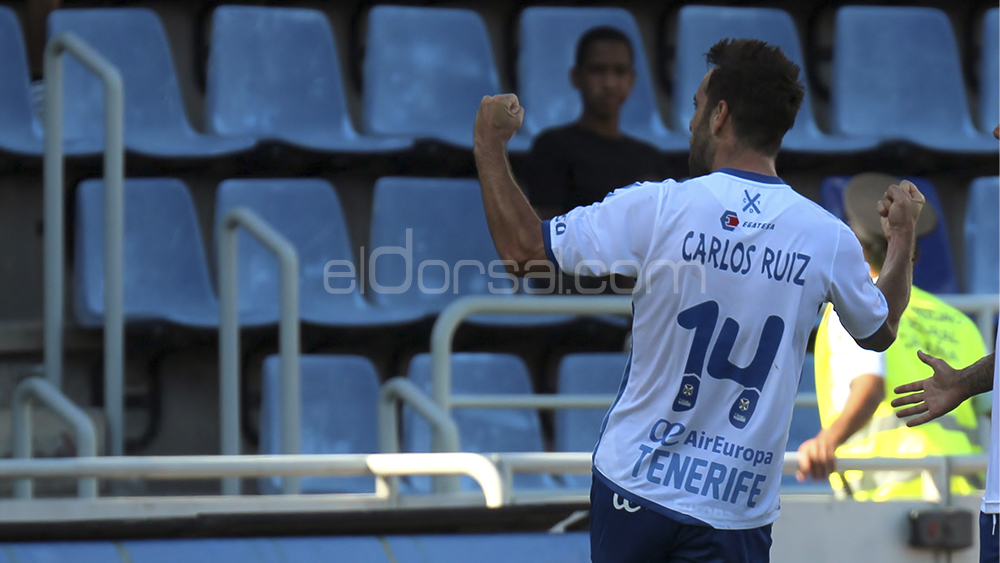 Carlos Ruiz , CD Tenerife, celebra el gol ante el Valladolid